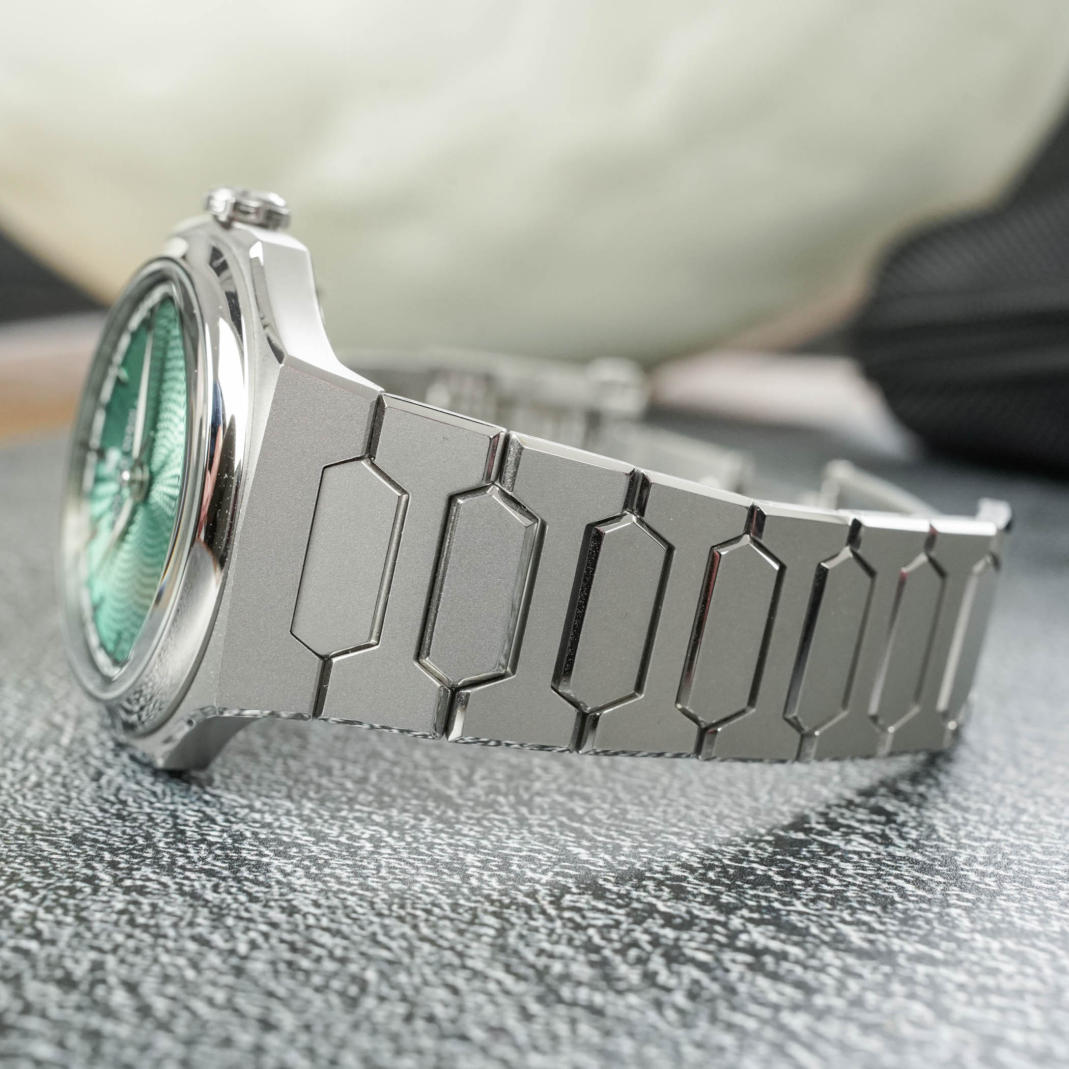 Atelier Wen Perception V3 Review - Integrated Sports Watch French Pequignet Movement - 14
