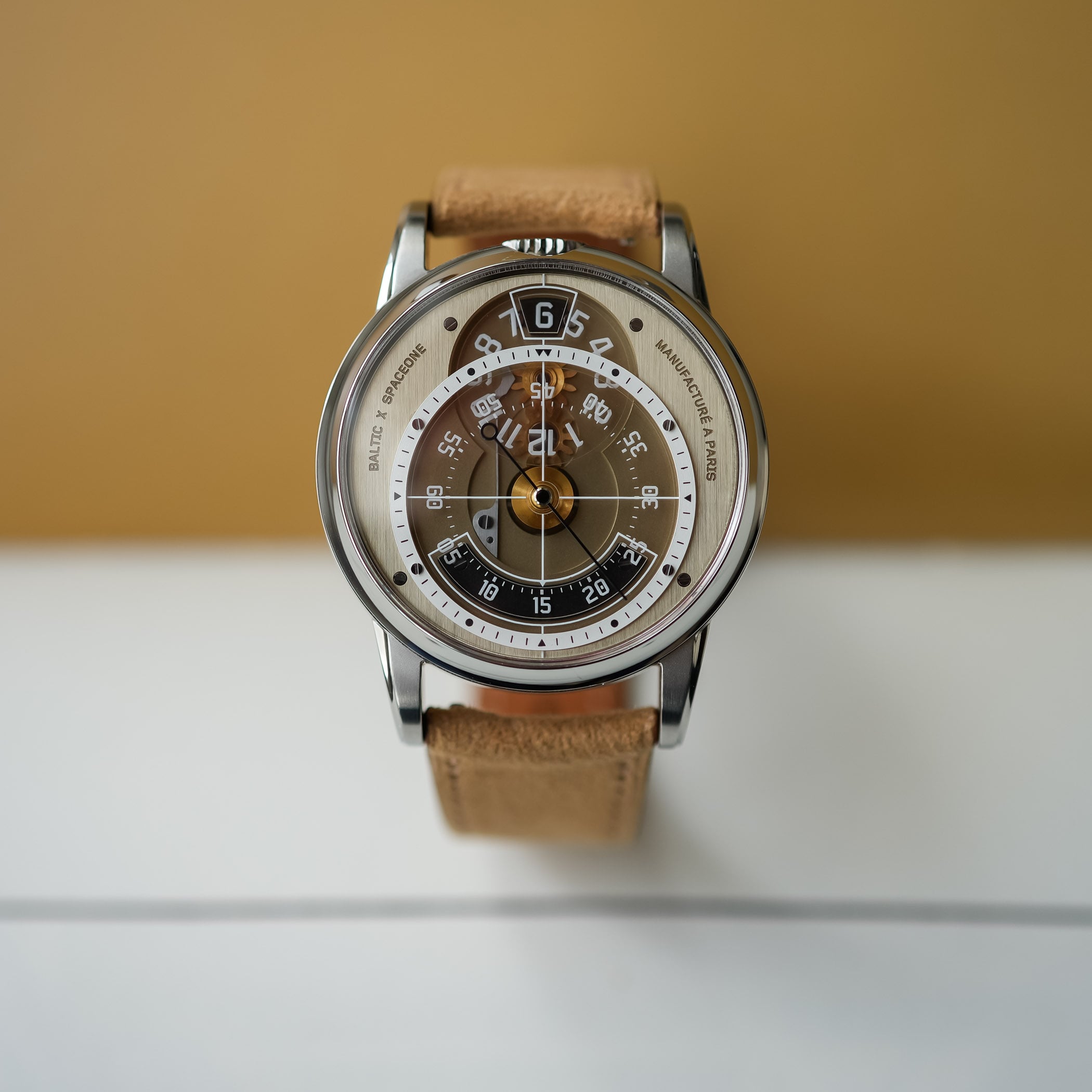 Baltic X Spaceone Seconde Majeure Jumping Hour Review - 11 Baltic X Spaceone Seconde Majeure Jumping Hour Review - 11