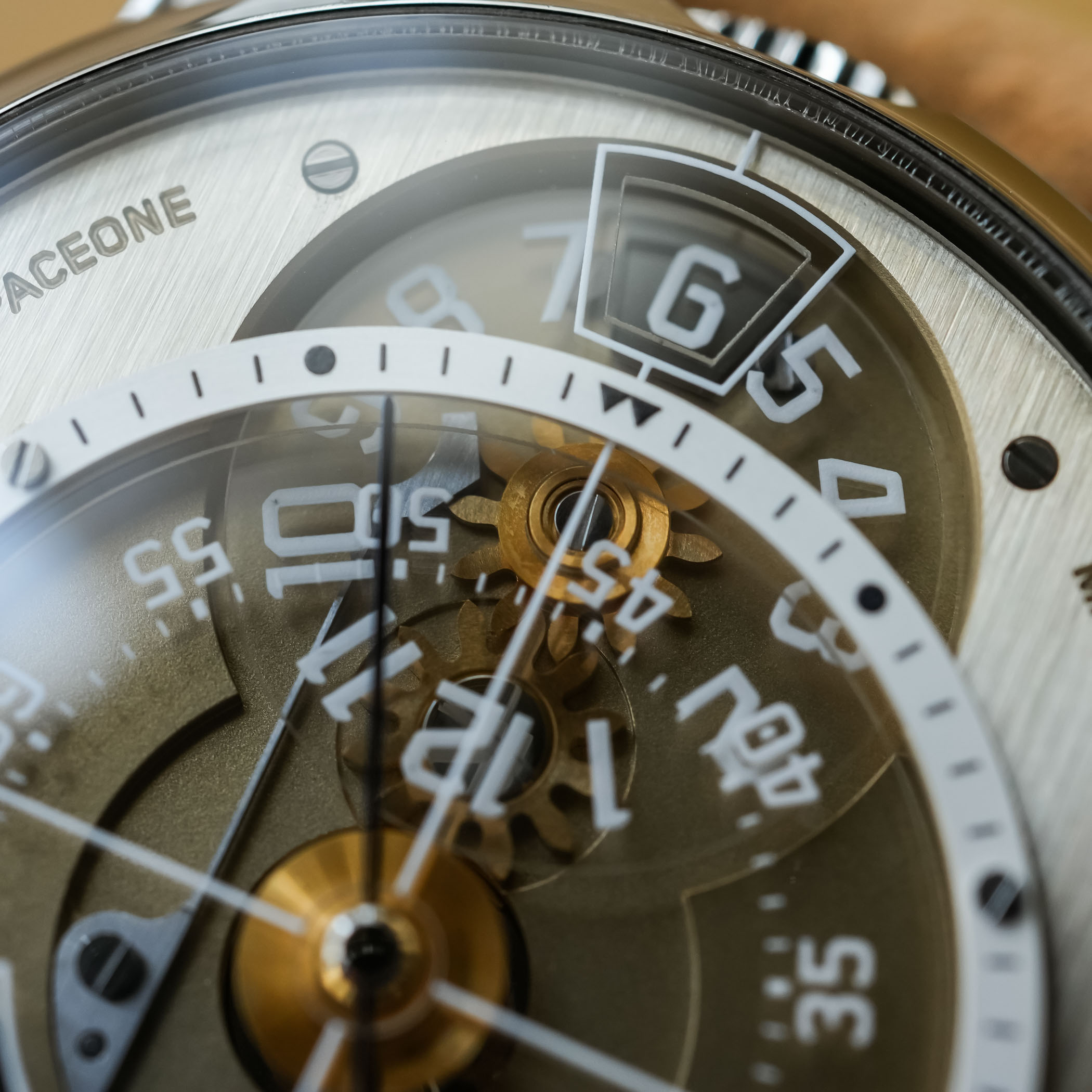 Baltic X Spaceone Seconde Majeure Jumping Hour Review - 7 Baltic X Spaceone Seconde Majeure Jumping Hour Review - 7