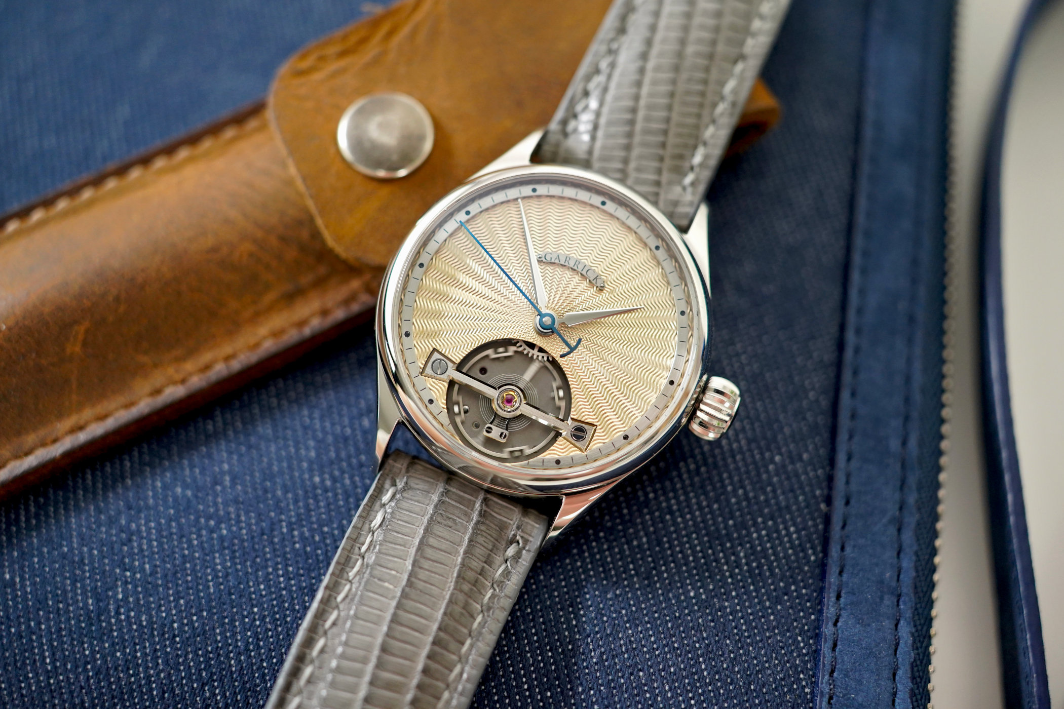 The History Of English Watchmaking The History Of English Watchmaking - Royal Watch Pk