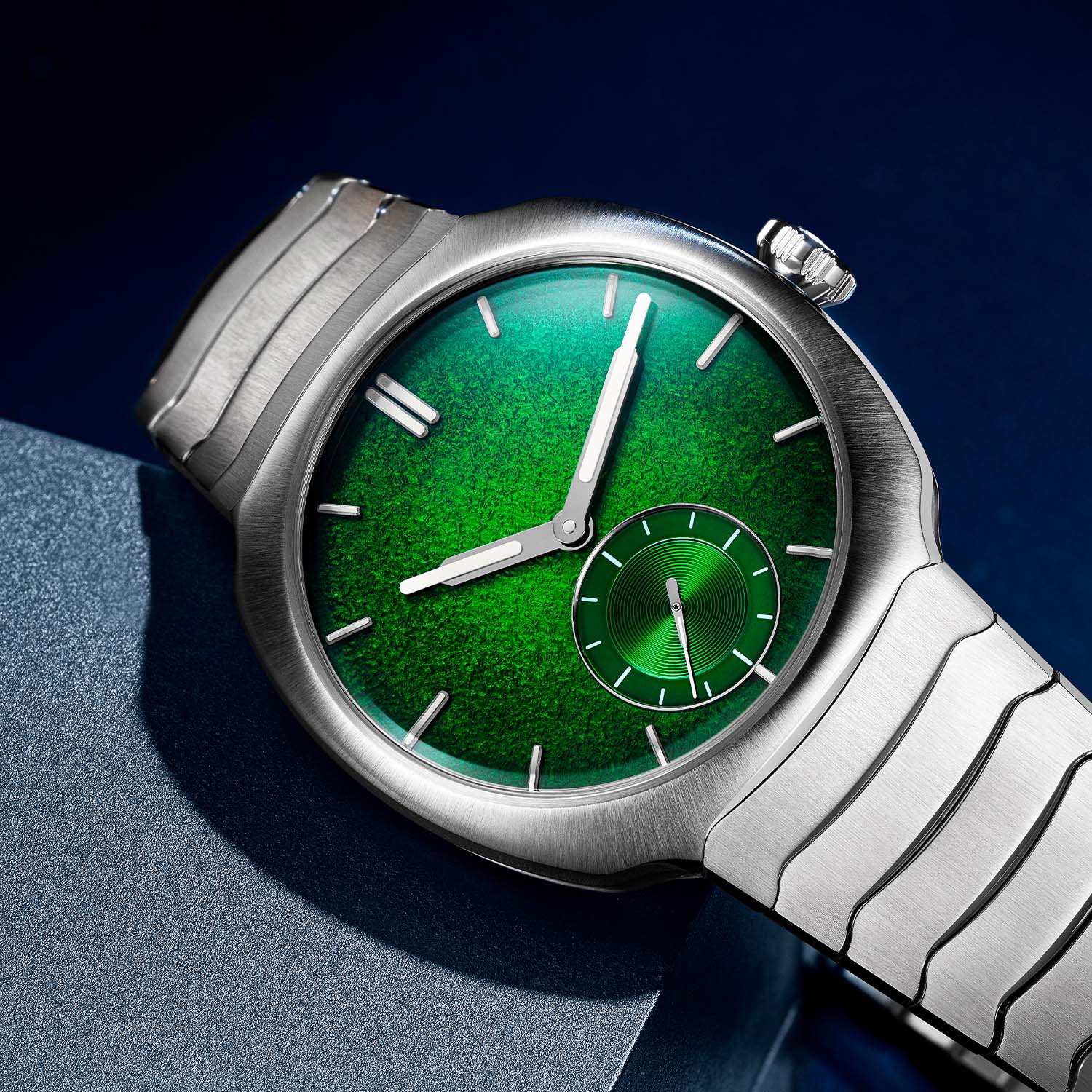 H. Moser & Cie. Streamliner Small Seconds Lime Green Enamel Boutique Edition H. Moser & Cie. Streamliner Small Seconds Lime Green Enamel Boutique Edition - Royal Watch Pk