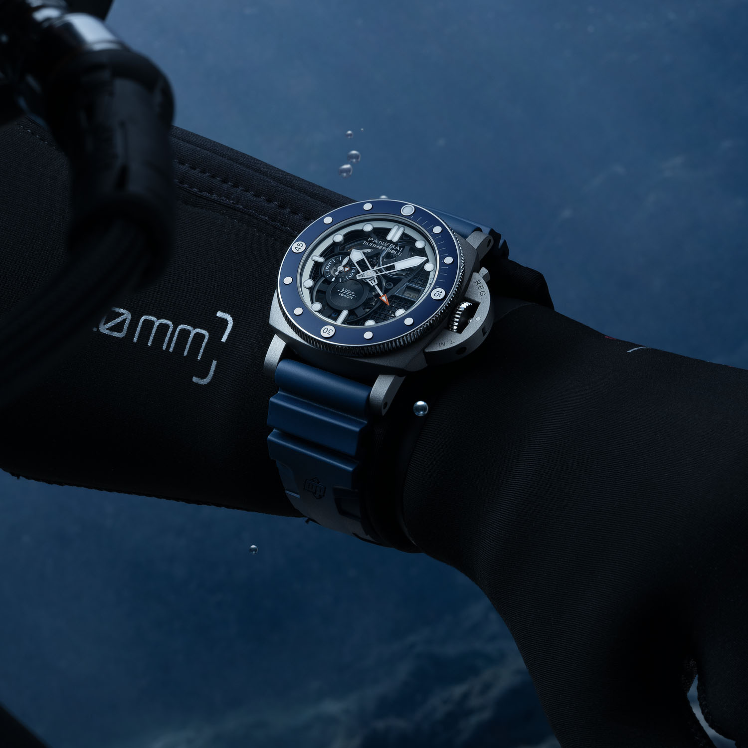 Panerai Gets Technical With The New Submersible Gmt Pam01495 - Royal Watch Pk