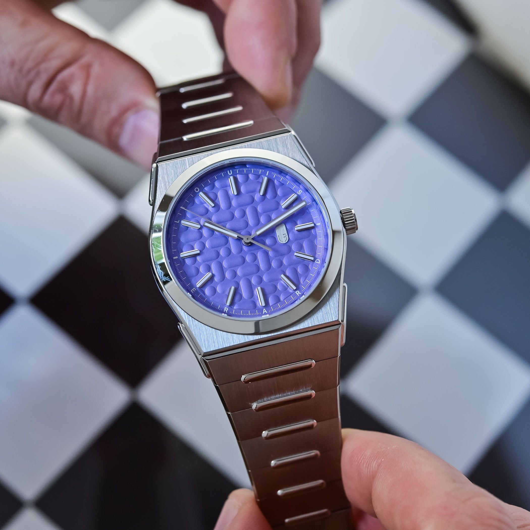 Louis-Erard-2340-Mauve-And-Forest-Integrated-Sports-Watch-Review-1 Louis-Erard-2340-Mauve-And-Forest-Integrated-Sports-Watch-Review-1