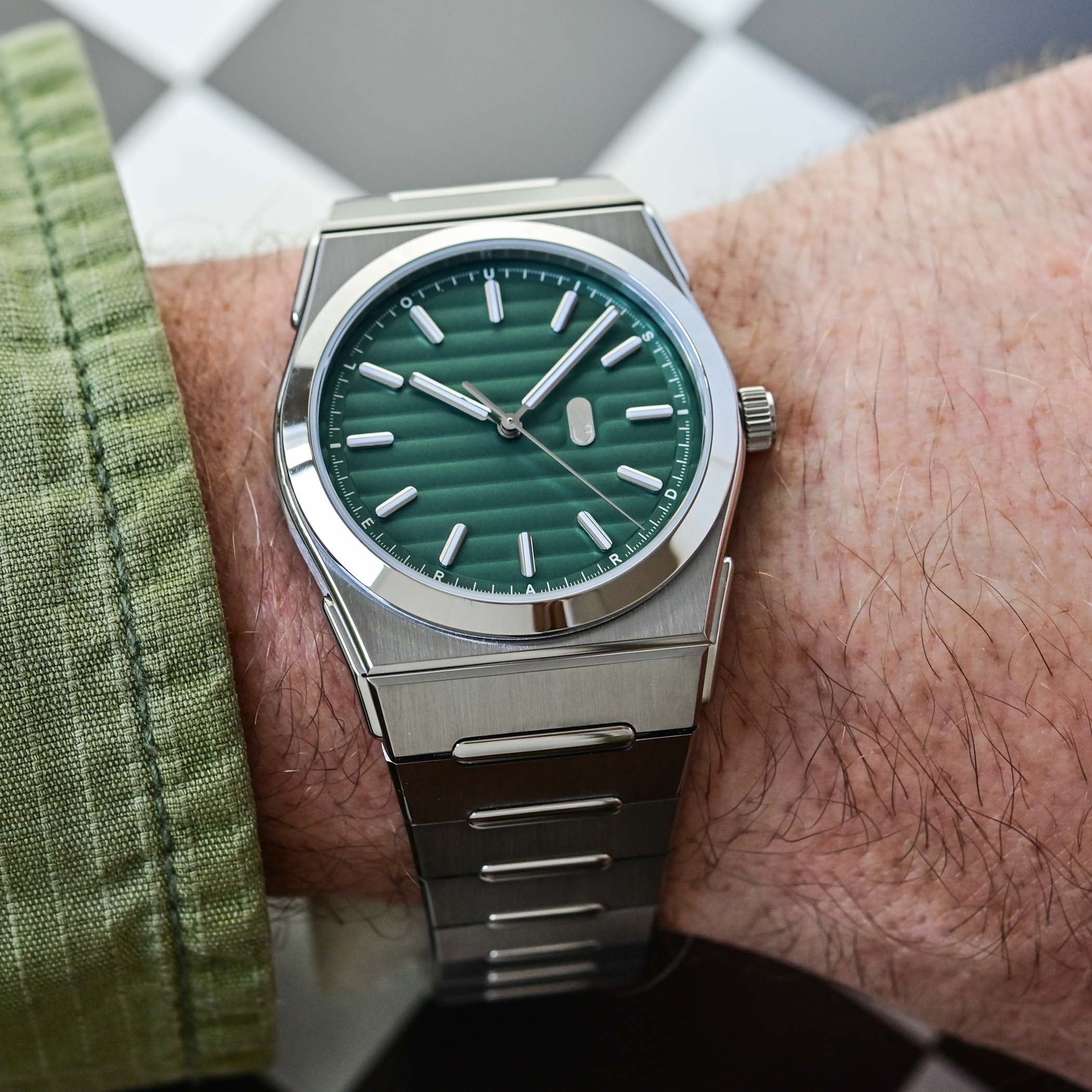 Louis-Erard-2340-Mauve-And-Forest-Integrated-Sports-Watch-Review-10 Louis-Erard-2340-Mauve-And-Forest-Integrated-Sports-Watch-Review-10
