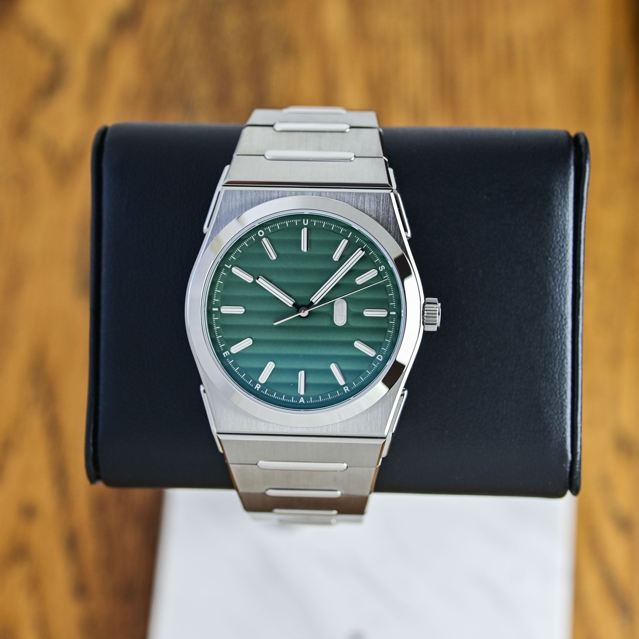 Louis Erard’s Integrated Sports Watch, The 2340, Now In Mauve And Forest Louis Erard’s Integrated Sports Watch, The 2340, Now In Mauve And Forest - Royal Watch Pk