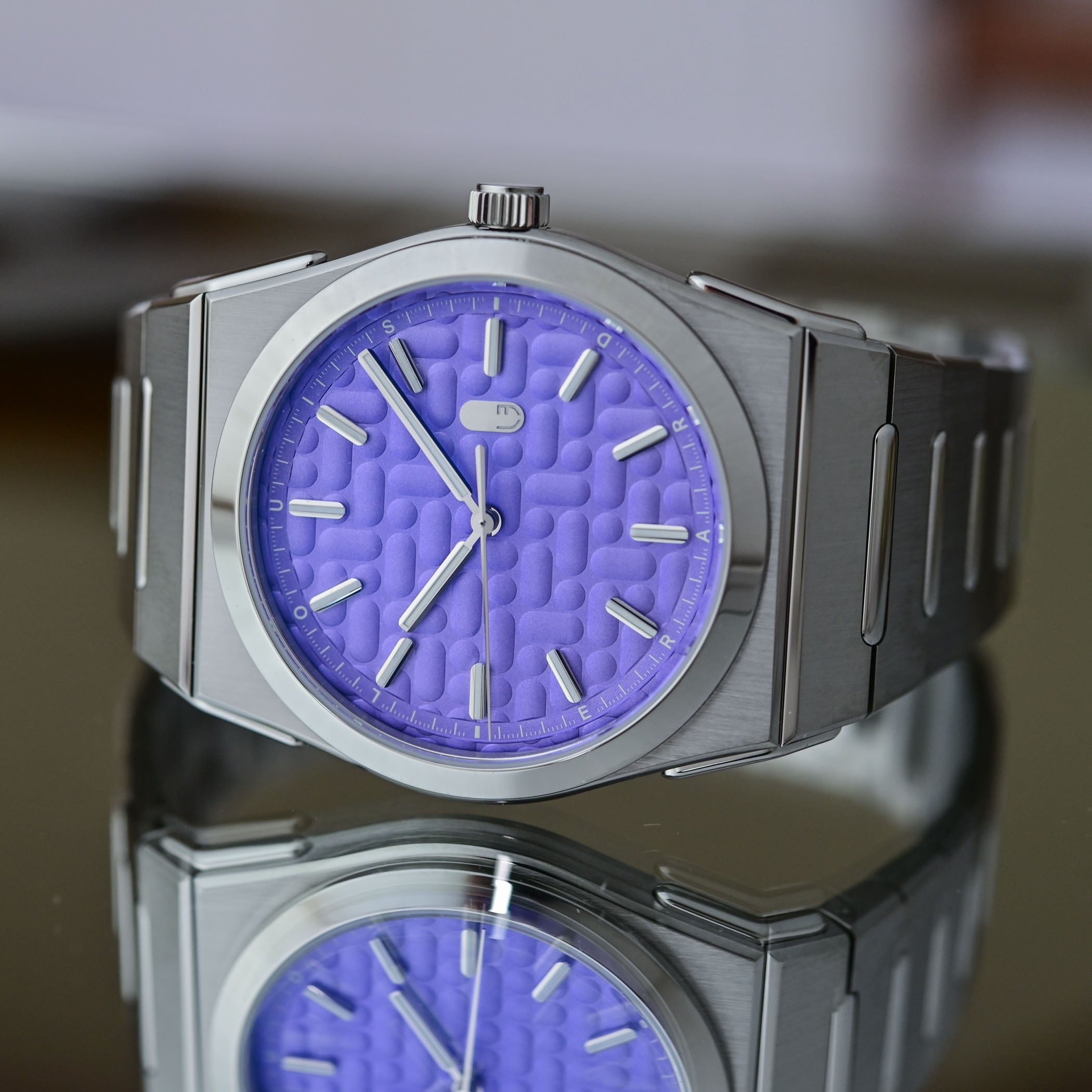 Louis-Erard-2340-Mauve-And-Forest-Integrated-Sports-Watch-Review-5 Louis-Erard-2340-Mauve-And-Forest-Integrated-Sports-Watch-Review-5