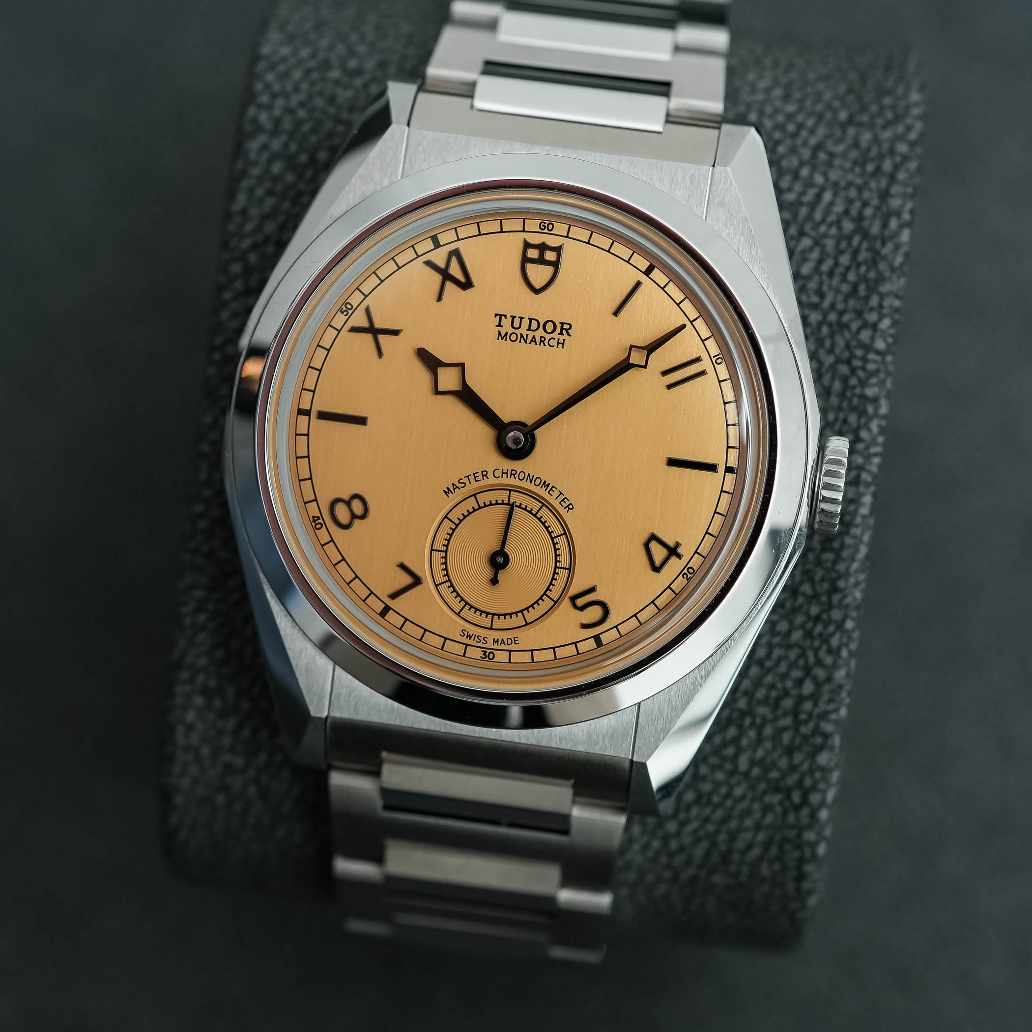 The Tudor Monarch, An Unexpected Yet Successful Return The Tudor Monarch, An Unexpected Yet Successful Return - Royal Watch Pk