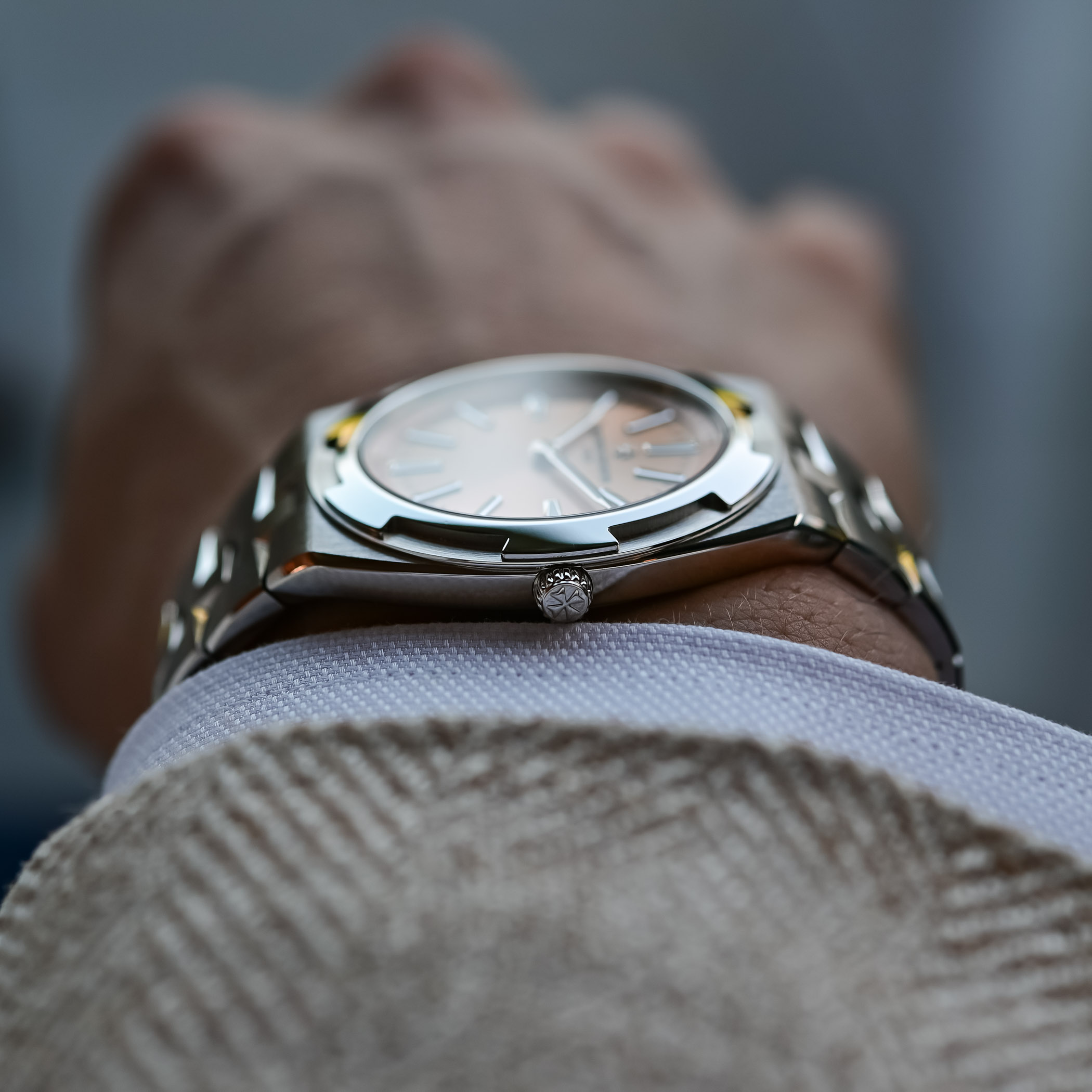 Vacheron Constantin Overseas Self-Winding Ultra-Thin 2500V - New In-House Micro-Rotor Calibre 2550 - Video Review - 4 Vacheron Constantin Overseas Self-Winding Ultra-Thin 2500V - New In-House Micro-Rotor Calibre 2550 - Video Review - 4