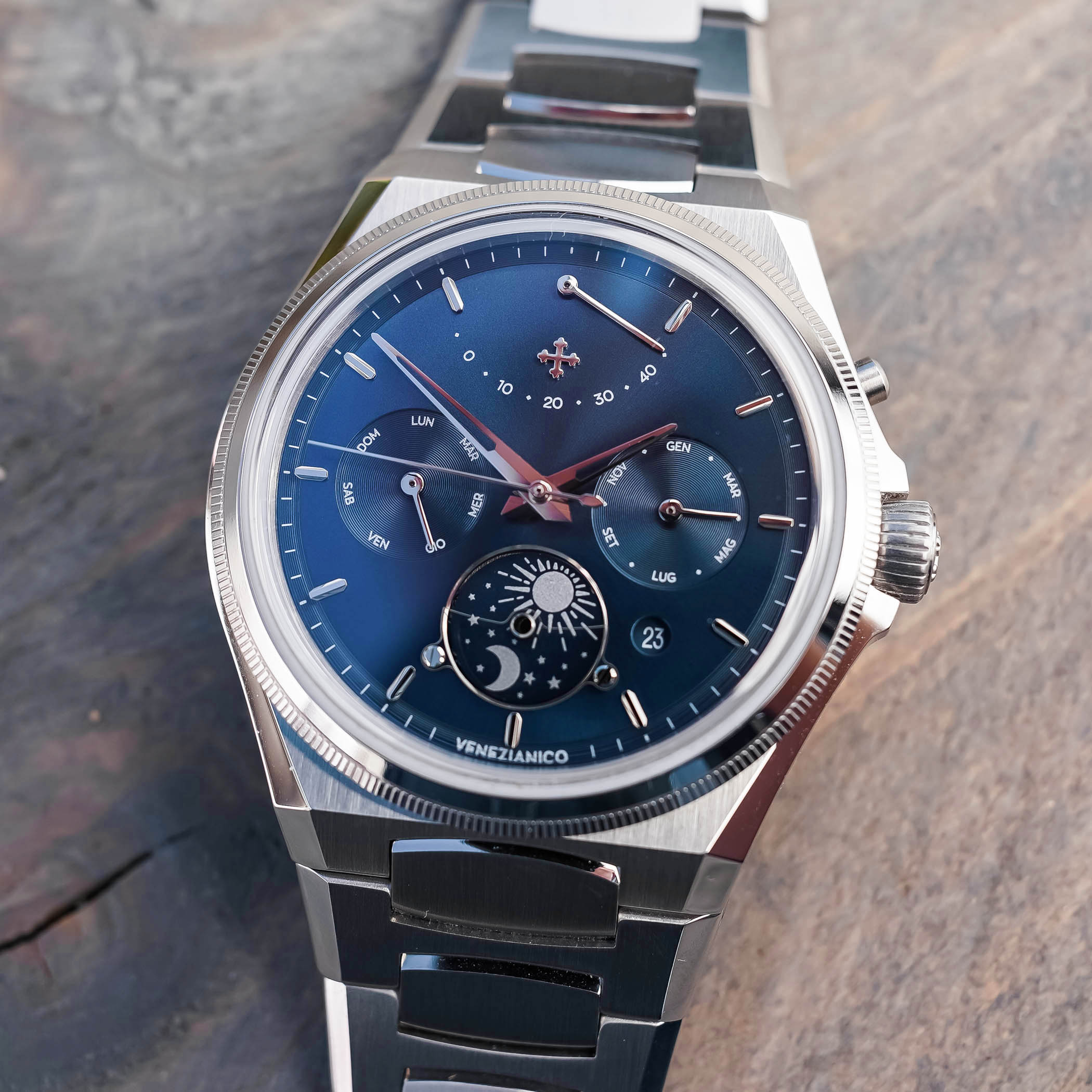 The New Venezianico Arsenale Calendario, An Accessible Take On The Integrated Bracelet Watch - Royal Watch Pk