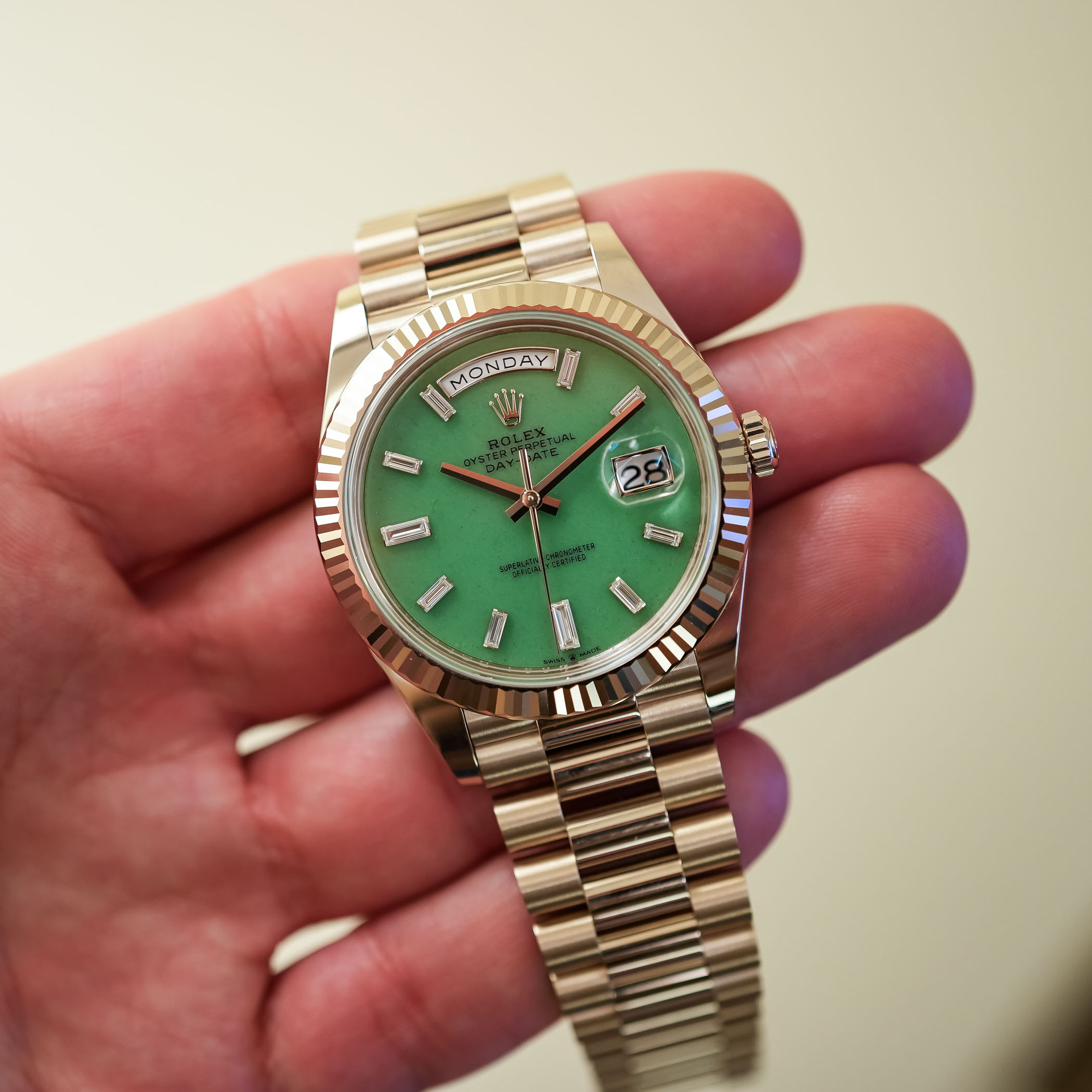 Rolex-Oyster-Perpetual-Day-Date-40-Jubilee-Gold-Green-Aventurine-228235Jg-Review-8